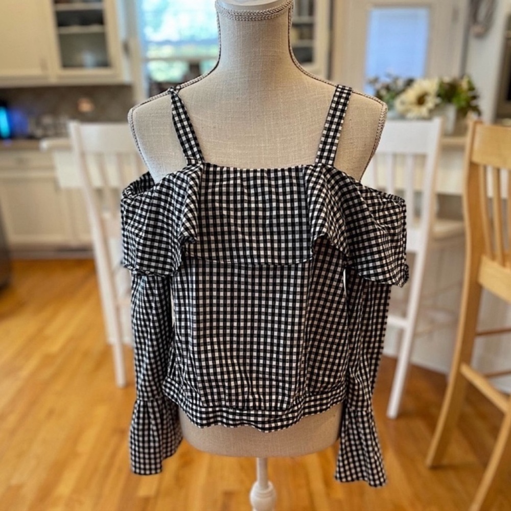 ******Willow & Clay black and white checkered cold shoulder ruffle top crop top